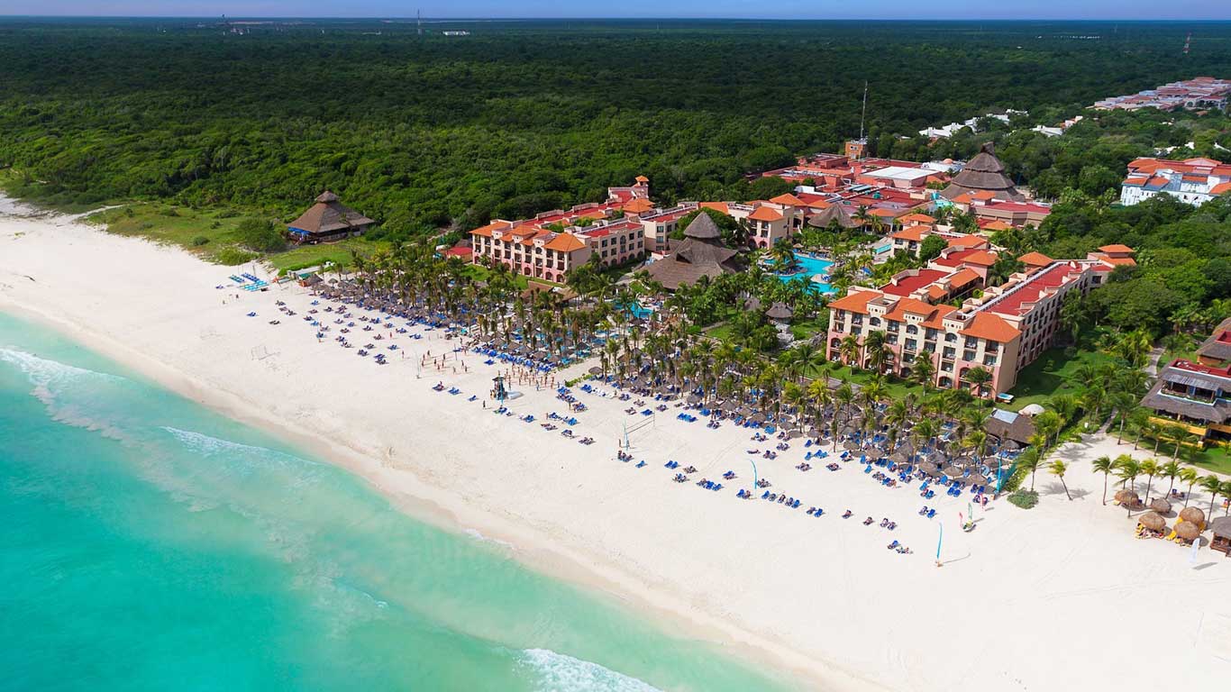 Sandos Playacar Beach Resort is an all inclusive resort in Playa del Carmen, Mexico
